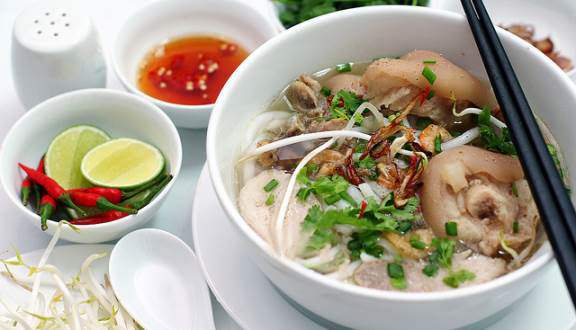 Những quán bánh canh giò heo ngon bậc nhất Sài Gòn không đi ăn quá phí