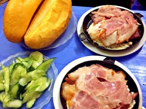 nhung quan banh mi chao ngon dien dao nuom nuop khach o ha noi Những quán bánh mì chảo "ngon điên đảo" nườm nượp khách ở Hà Nội