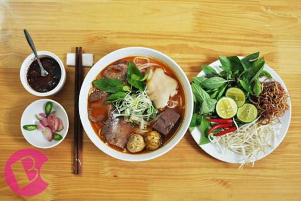 Những quán bún bò Huế, đốn tim thực khách trong những ngày thu Hà Nội