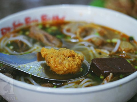 nhung quan bun bo hue don tim thuc khach trong nhung ngay thu ha noi Những quán bún bò Huế, đốn tim thực khách trong những ngày thu Hà Nội