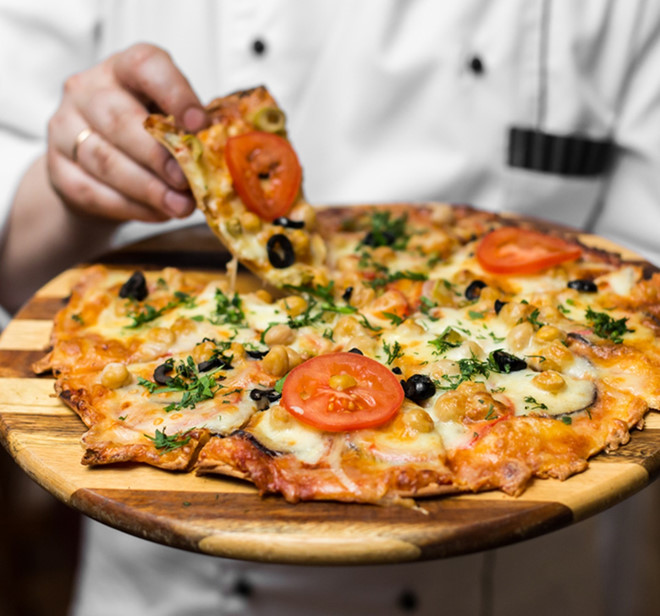 Nơi nào ở Italy là quê hương của món pizza hiện đại?