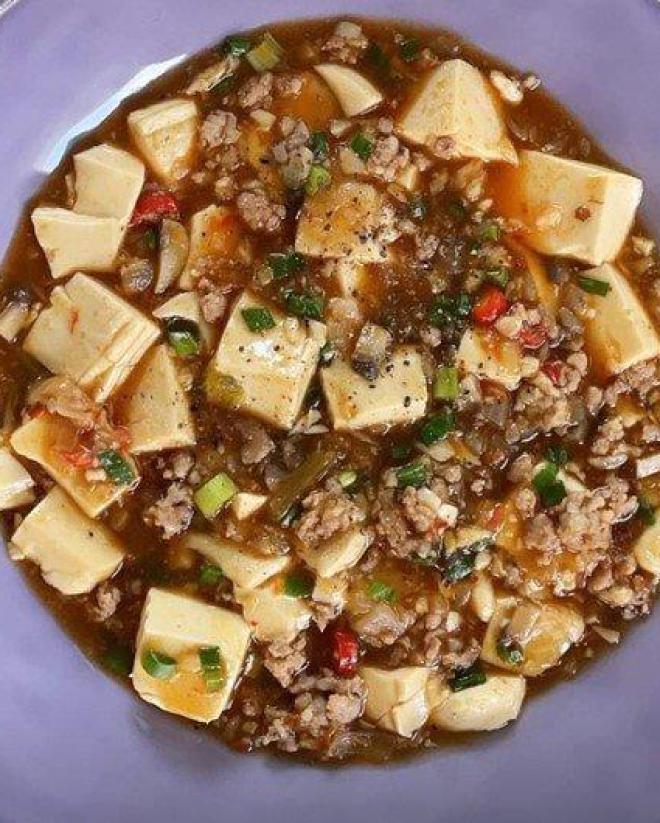 Nổi tiếng khéo nấu ăn, Tóc Tiên hì hục cả tiếng chuẩn bị nguyên liệu để làm món 