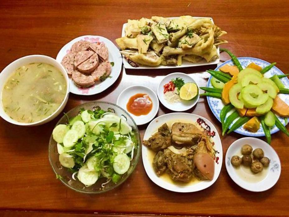 Nữ giảng viên nấu ngon đến nỗi các con còn 'xui' mở ngay quán cơm