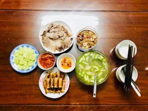 nu giang vien nau ngon den noi cac con con xui mo ngay quan com Nữ giảng viên nấu ngon đến nỗi các con còn 'xui' mở ngay quán cơm