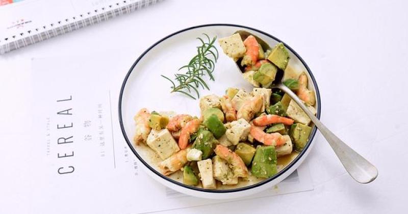 Nửa tháng trung thành với món salad này, 