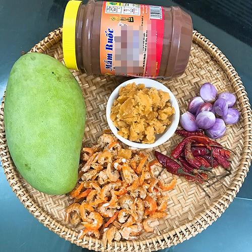 Nước sốt 'thần thánh' chấm xoài và cóc xanh