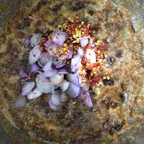 Nước sốt 'thần thánh' chấm xoài và cóc xanh