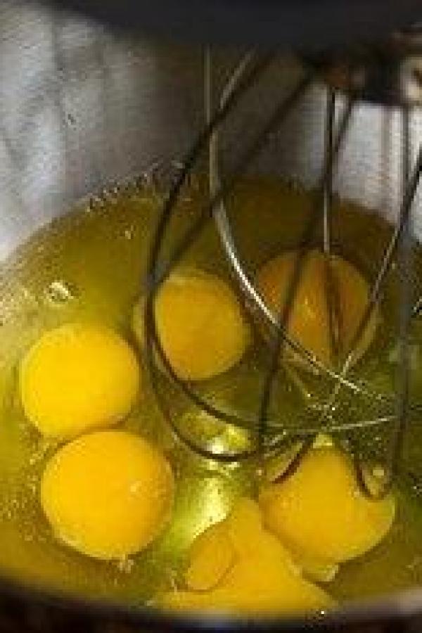 Ở nhà rảnh rỗi làm món bánh bông lan Castella, cả nhà khen nức nở