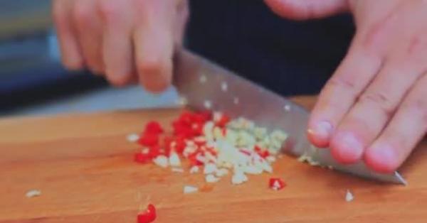 Ơn giời, công thức pha nước chấm "chuẩn không cần chỉnh" đây rồi các mẹ ạ!