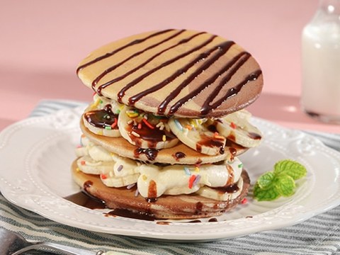 pancake hai mau chuoi socola Pancake hai màu chuối socola