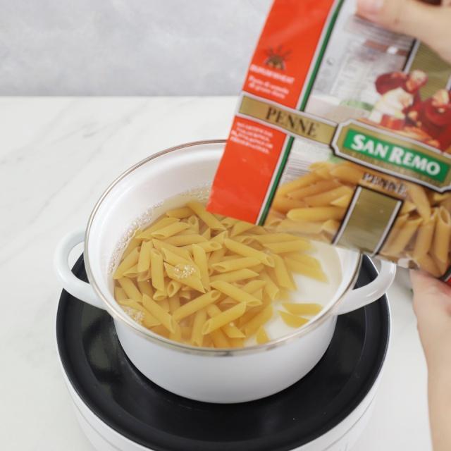 Penne xốt cà chua tôm mực