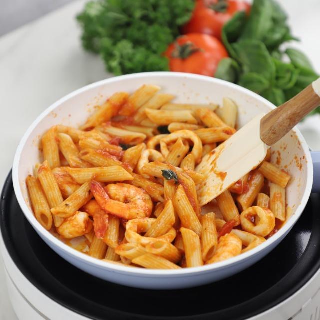 Penne xốt cà chua tôm mực