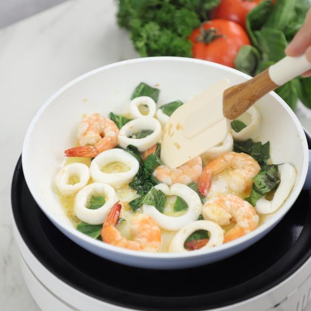 Penne xốt cà chua tôm mực