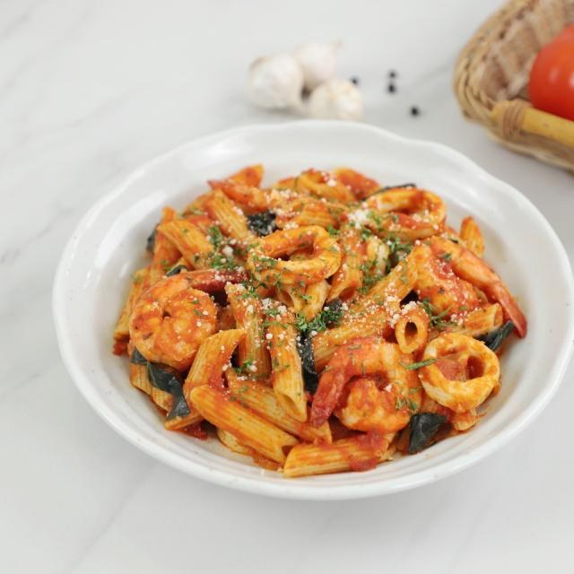 Penne xốt cà chua tôm mực