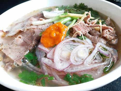 Phở bò tái chín nấu nhanh ngon không khác gì ngoài hàng