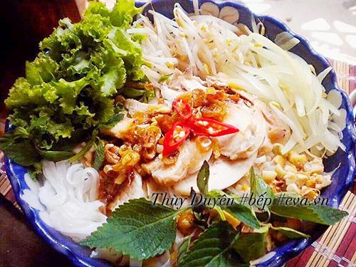 Phở gà trộn sốt me dễ làm cho bữa sáng