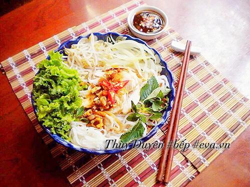 Phở gà trộn sốt me dễ làm cho bữa sáng