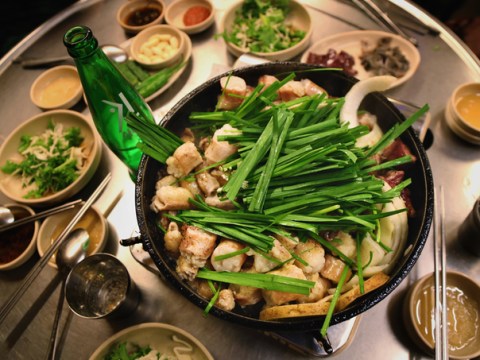 pho long nuong binh dan danh cho dan du lich ga mo o seoul Phố lòng nướng bình dân dành cho dân du lịch 'gà mờ' ở Seoul