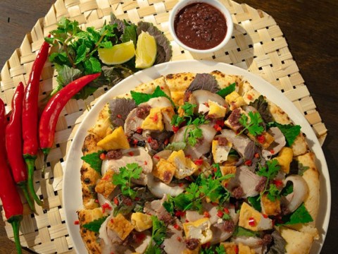 pizza bun dau mam tom su ket hop ky quai cua am thuc dong tay Pizza bún đậu mắm tôm - sự kết hợp kỳ quái của ẩm thực đông tây