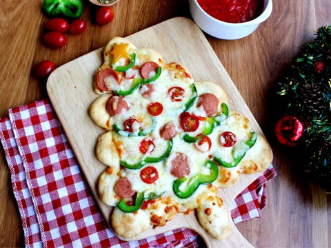 pizza hinh cay thong don giang sinh Pizza hình cây thông đón Giáng sinh