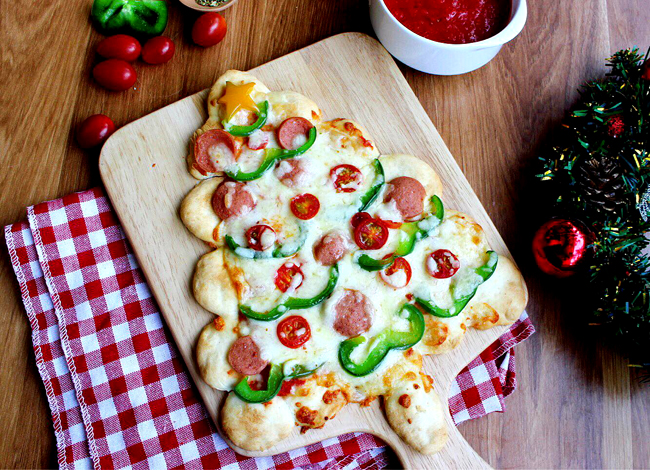 Pizza hình cây thông đón Giáng sinh