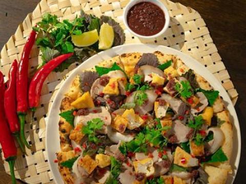 Pizza phở, pizza bún đậu và 7 món kỳ quái nhất thế giới