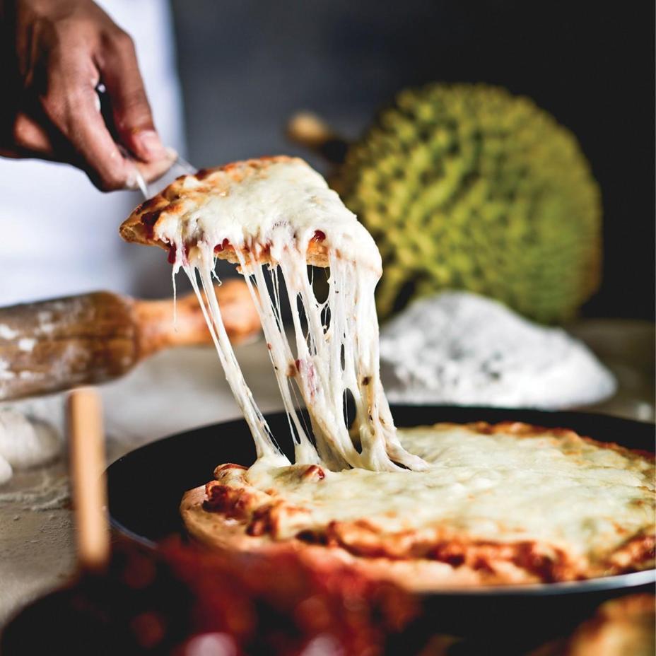 Pizza sầu riêng siêu lạ, siêu ngon