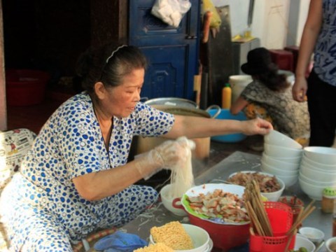 quan banh da bo nhu 20 nam nuc tieng pho nghe si hai phong Quán bánh đa bò nhừ 20 năm nức tiếng phố "nghệ sĩ" Hải Phòng