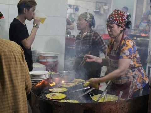 quan banh xeo 30 nam luon dong khach o da nang Quán bánh xèo 30 năm luôn đông khách ở Đà Nẵng