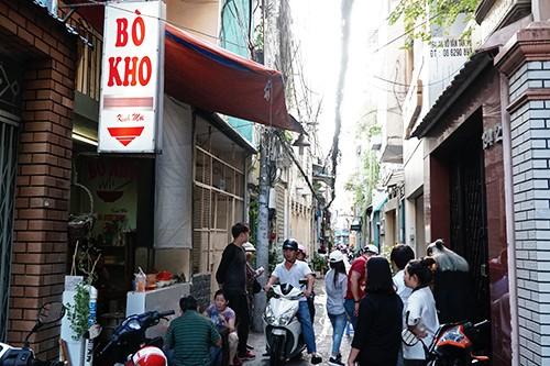 Quán bò kho của chủ gốc Ấn trong hẻm Sài Gòn