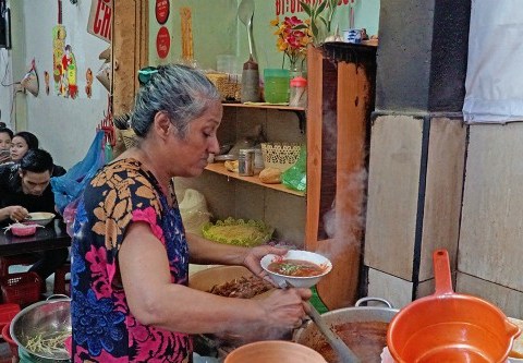 quan bo kho cua chu goc an trong hem sai gon Quán bò kho của chủ gốc Ấn trong hẻm Sài Gòn