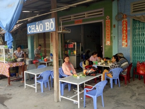 quan chao bo 20 nam an kem voi bun la lam o an giang Quán cháo bò 20 năm ăn kèm với bún lạ lẫm ở An Giang