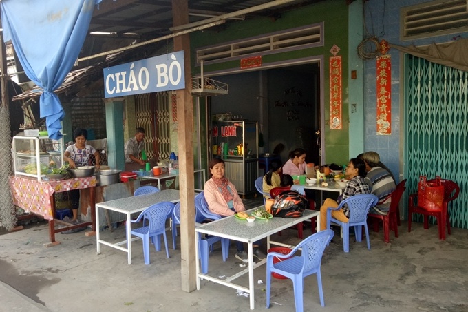 Quán cháo bò 20 năm ăn kèm với bún lạ lẫm ở An Giang