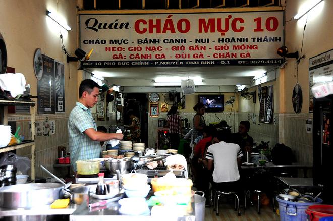 Quán cháo mực bình dân hơn 20 năm giữa trung tâm Sài Gòn