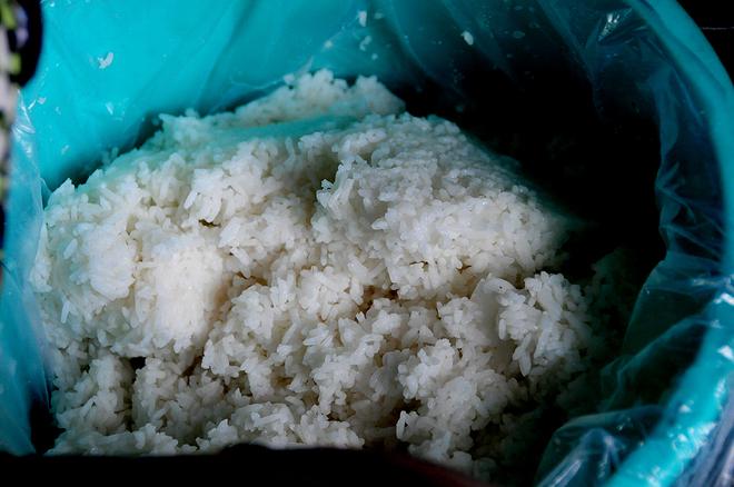 Quán cơm trắng Sài Gòn mỗi ngày nấu nửa tấn gạo