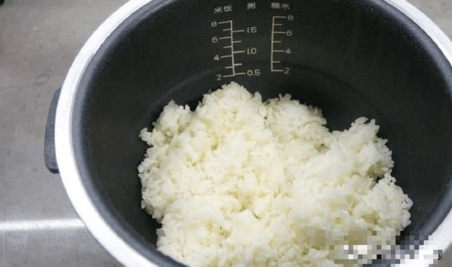 Rang cơm trứng muốn cơm tơi giòn, thơm phức cần nắm chắc 2 mẹo này