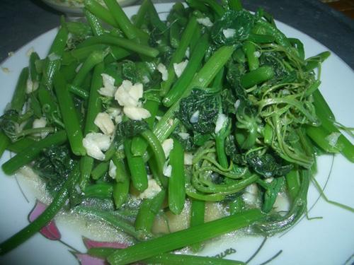 Rau bí xào tỏi xanh mướt, ngon giòn đậm đà