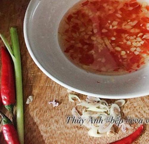 Rẻ tiền thế này thôi nhưng cá khô sốt chua ngọt trôi cơm lắm nhé!