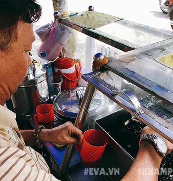 Sài Gòn trưa nóng chỉ mê “húp soạt” chén sương sáo sữa 70 năm tuổi, bán chỉ 5 nghìn