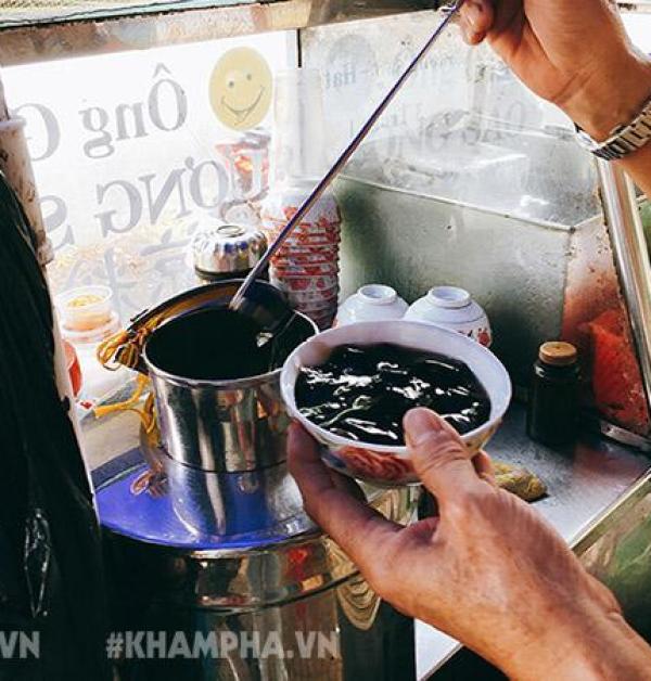 Sài Gòn trưa nóng chỉ mê “húp soạt” chén sương sáo sữa 70 năm tuổi, bán chỉ 5 nghìn