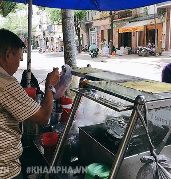 Sài Gòn trưa nóng chỉ mê “húp soạt” chén sương sáo sữa 70 năm tuổi, bán chỉ 5 nghìn