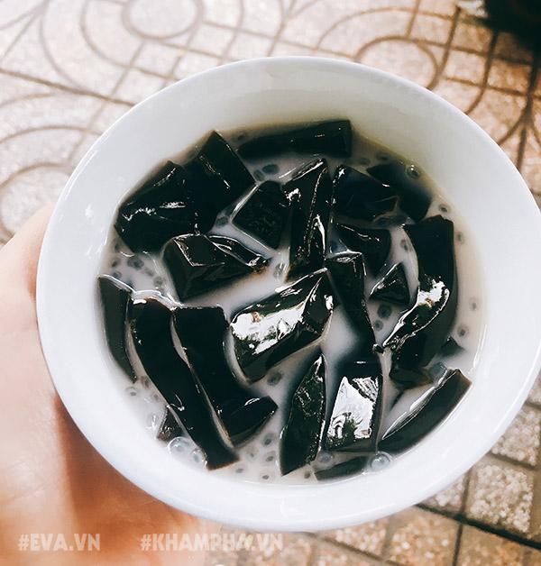 Sài Gòn trưa nóng chỉ mê “húp soạt” chén sương sáo sữa 70 năm tuổi, bán chỉ 5 nghìn