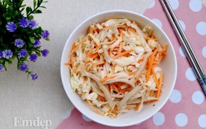 Salad bắp cải trộn sốt mè rang ngậy thơm cho bữa sáng gọn nhẹ