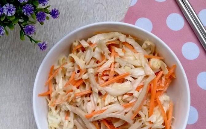 Salad bắp cải trộn sốt mè rang ngậy thơm cho bữa sáng gọn nhẹ