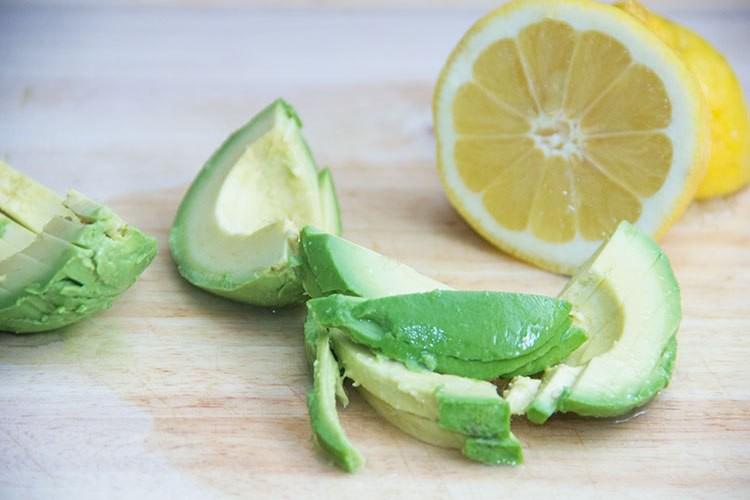Salad bơ dưa chuột thanh mát cho ngày oi nóng