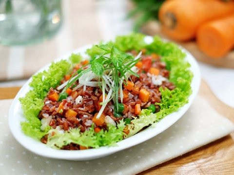 salad com gao lut Salad cơm gạo lứt