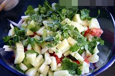 Salad dưa chuột và cà chua tươi mát