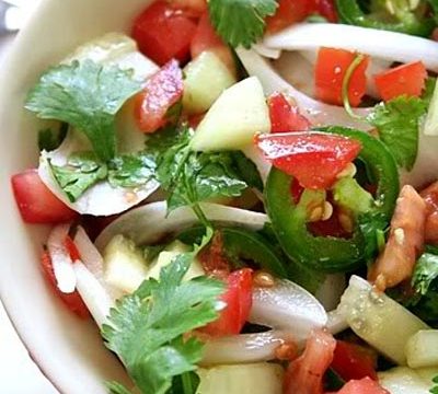 salad dua chuot va ca chua tuoi mat Salad dưa chuột và cà chua tươi mát