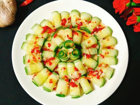 salad dua leo lam the nay thi den nha hang cung phai thua Salad dưa leo làm thế này thì đến nhà hàng cũng phải thua!