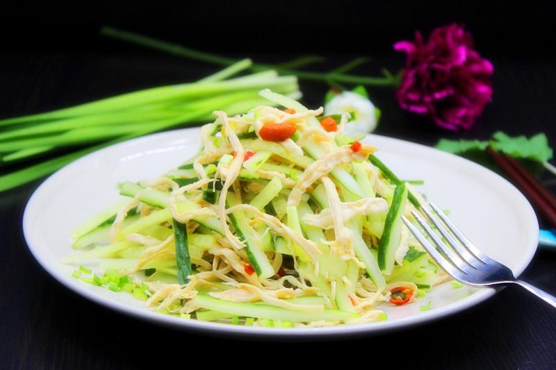 Salad dưa leo thịt gà giòn ngon chua ngọt ai cũng mê